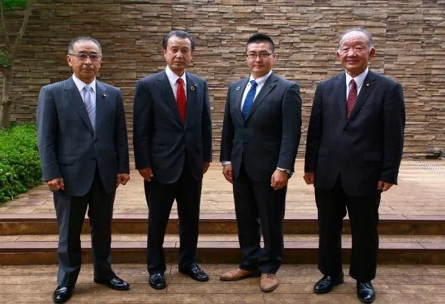 会派の議員4名での記念撮影